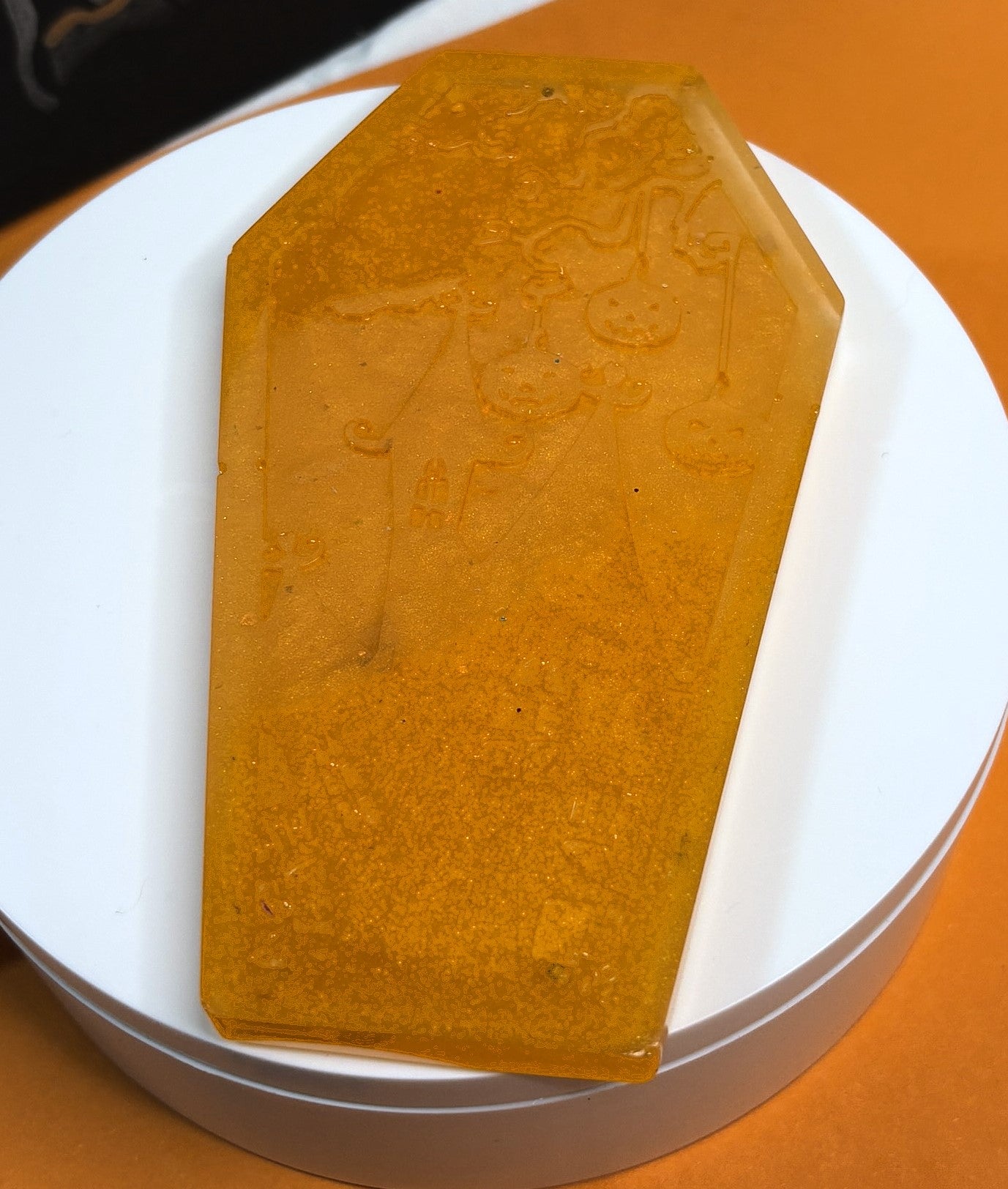 porte en forme de cercueil