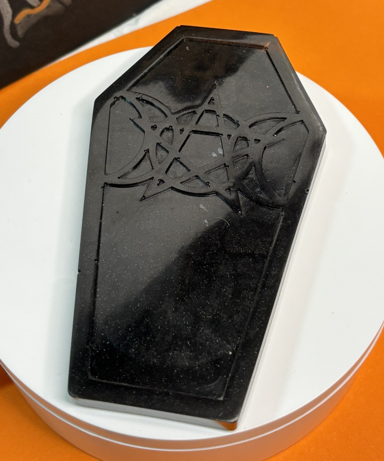 porte en forme de cercueil